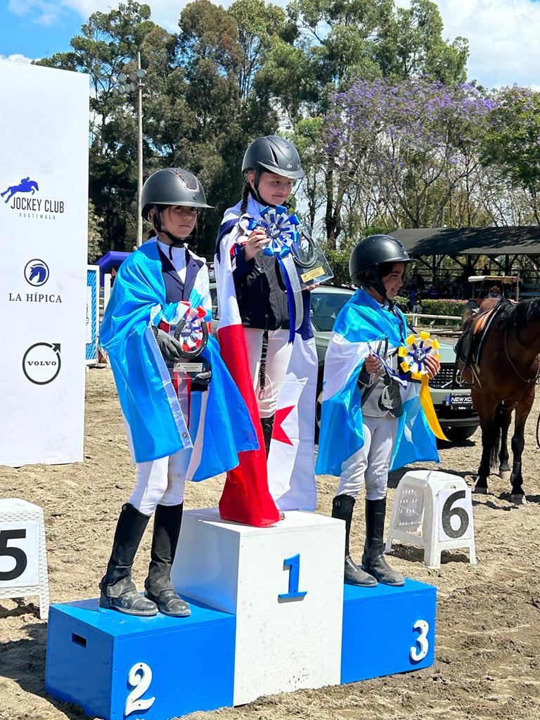 Van Heulle gana título en torneo de equitación