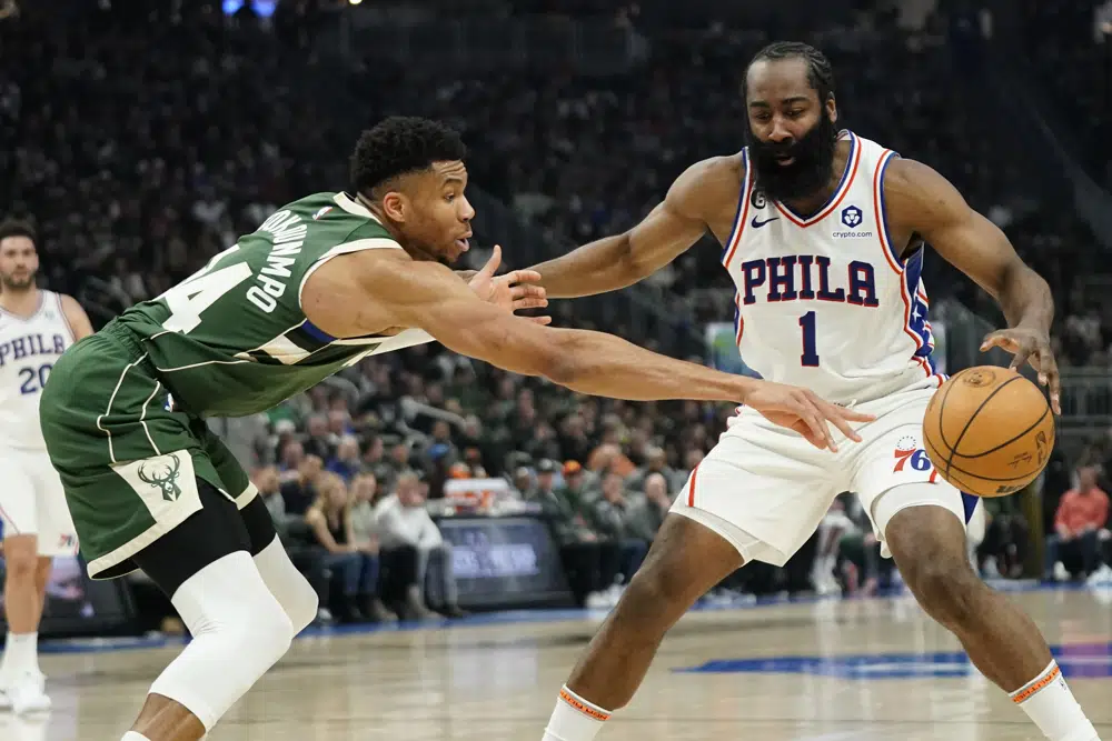 Los 76ers de Filadelfia vencen 133-130 Milwaukee
