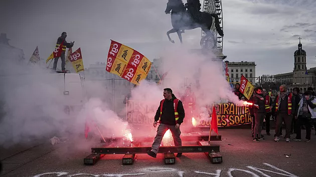  Siguen las protestas en Francia por reforma de las pensiones