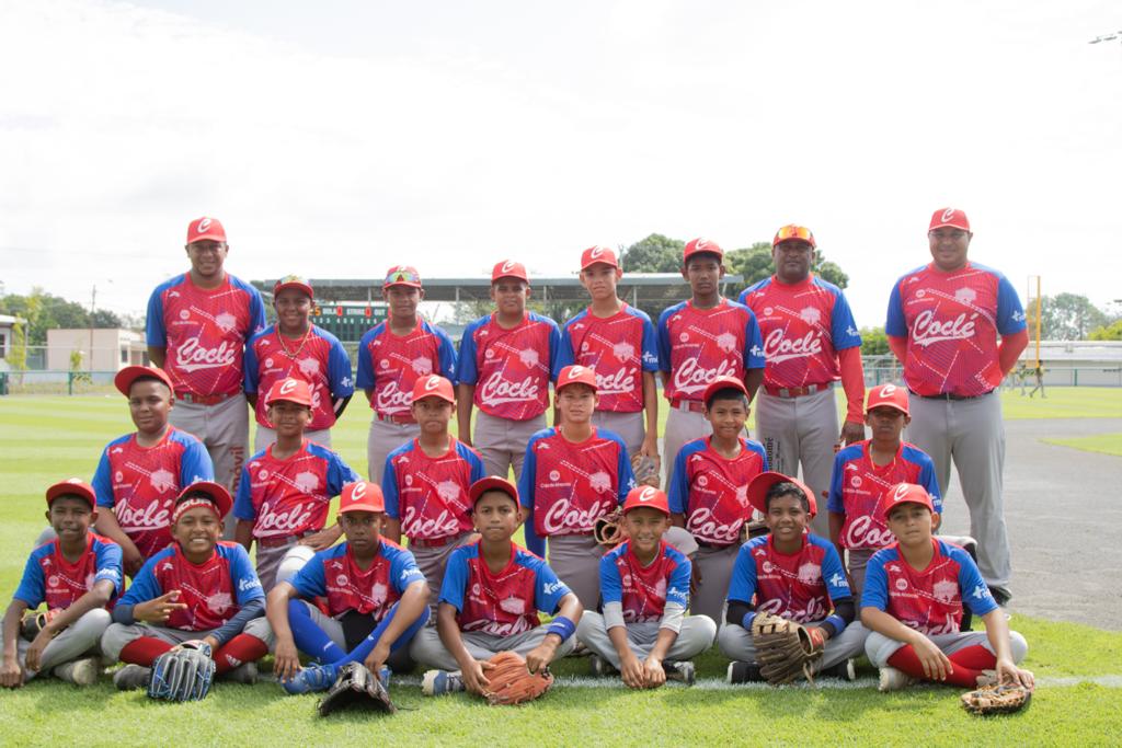 Coclé sigue invicto en nacional de béisbol U-12