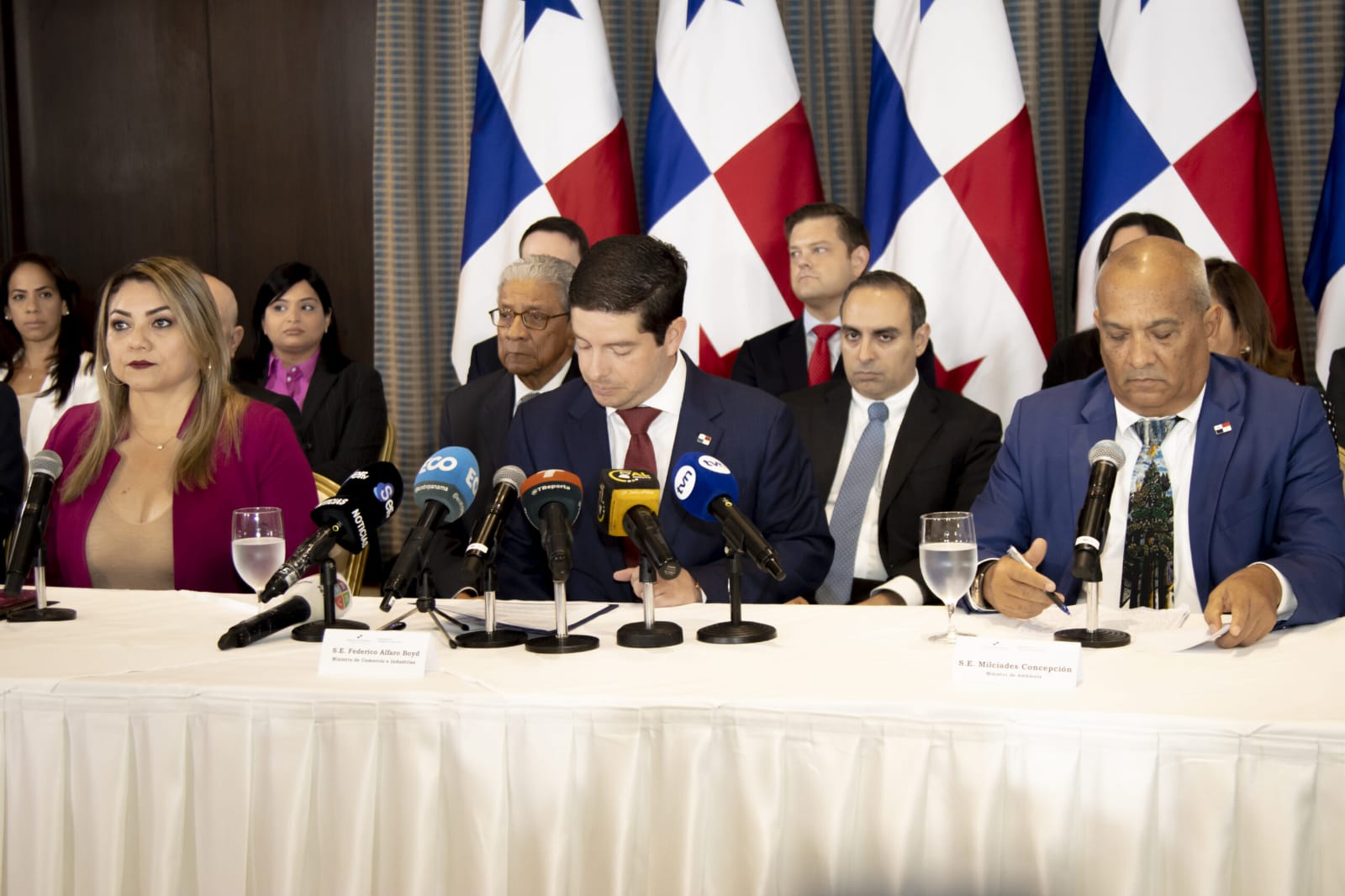 Trabajadores de Minera Panamá mantienen estatus laboral, asegura Ministra Zapata