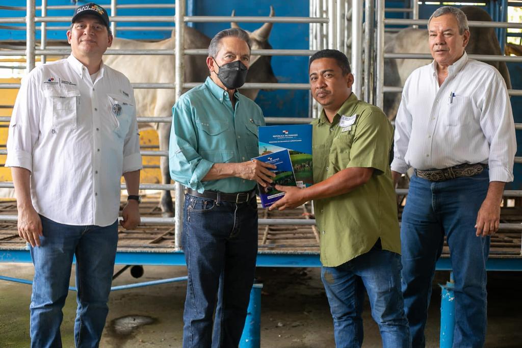 Gobierno entrega B/.1.9 millones en Veraguas, préstamos al 0% a productores