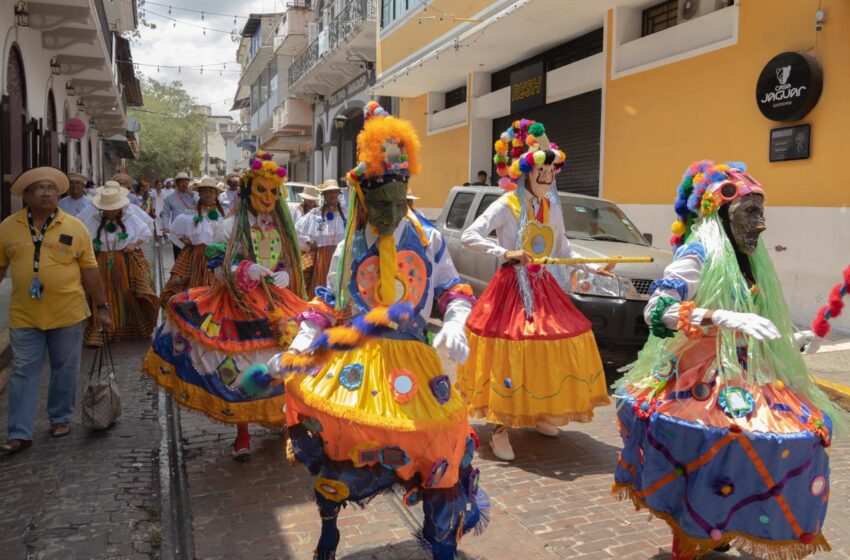  Festival de diablos lleno de color, baile y ritmo