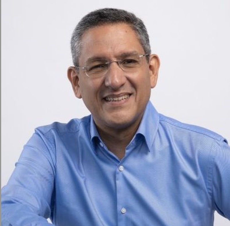 La salida para el país es producir paz social