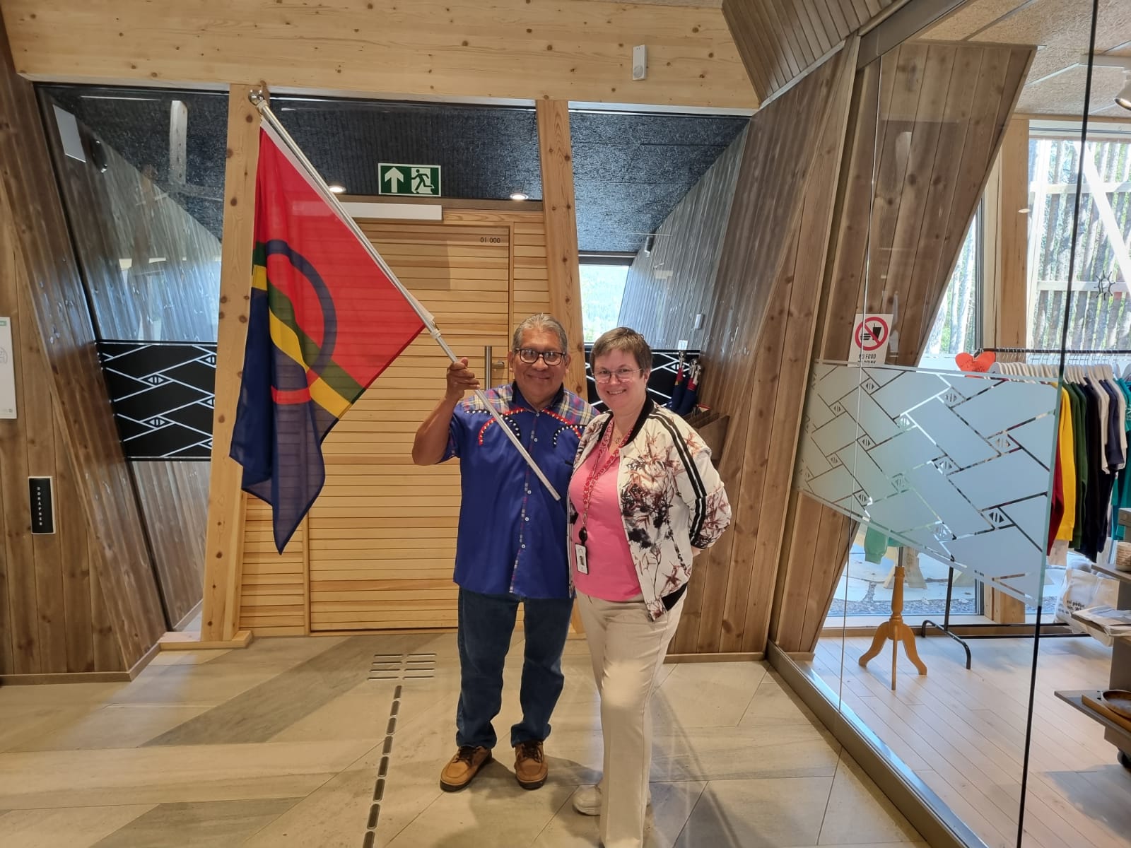 Pueblos indigenas NGobe y Sami de Noruega en reunión cultural