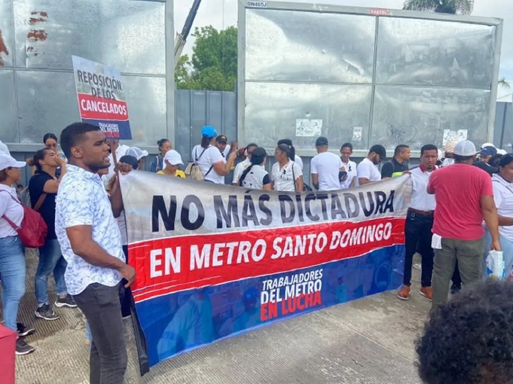 Empleados del metro protestan en Rep. Dominicana