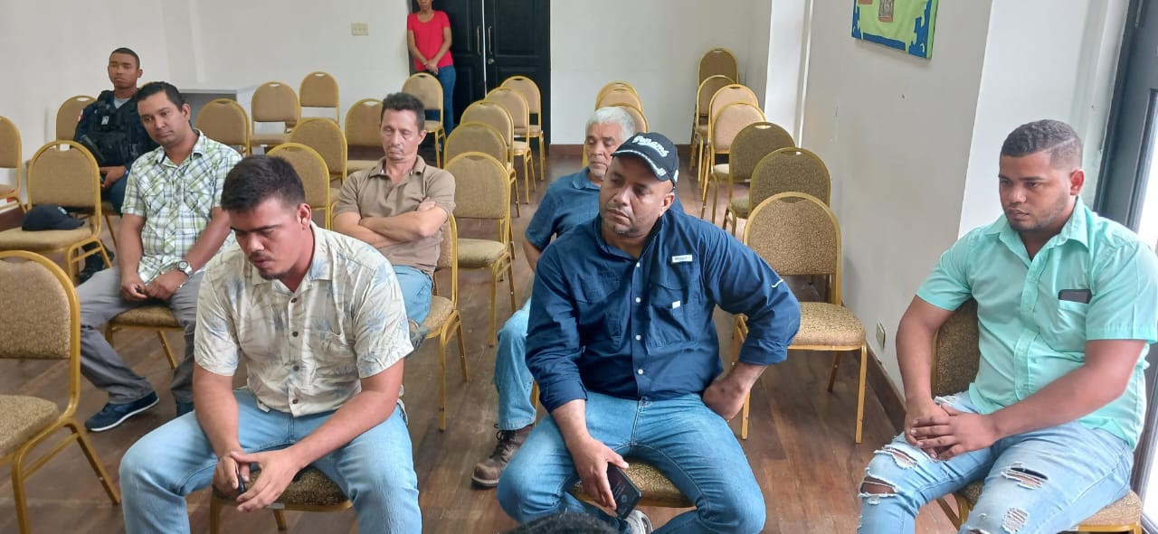 Denuncian a propietarios de camiones por extorsión