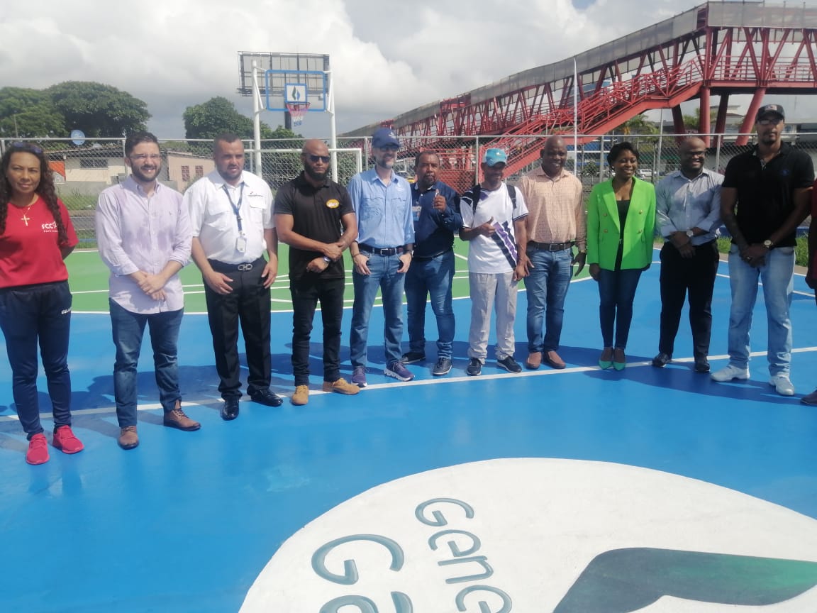 Restauran cancha deportiva en Colón