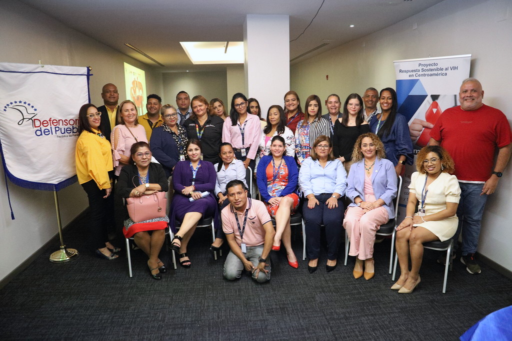 Servidores públicos asisten a taller de Derechos Humanos