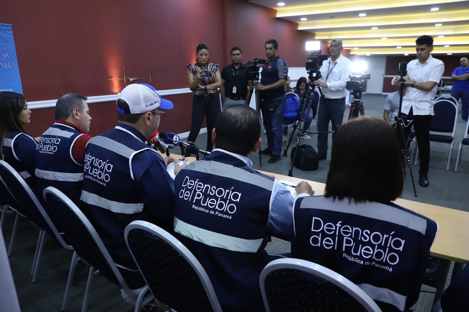 Defensor Leblanc hace un llamado a la Policía Nacional