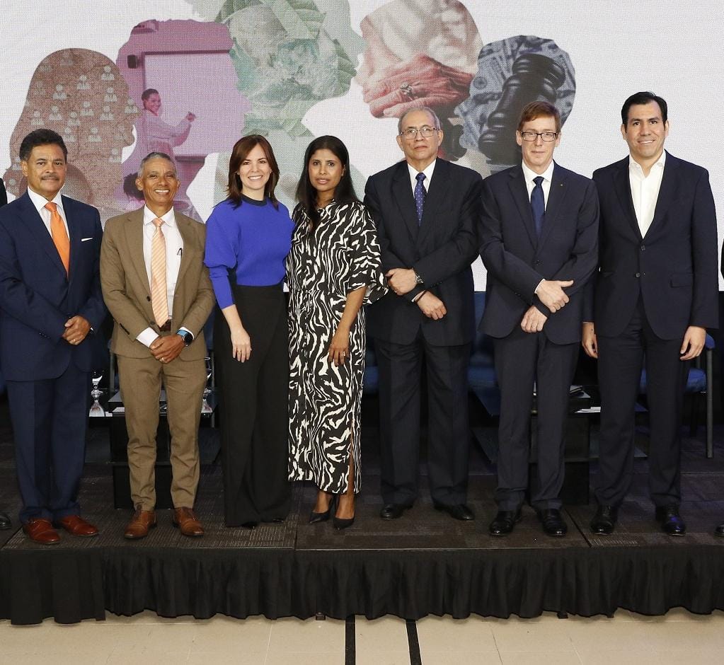 Ralizan IV foro de Agenda País 2024-2029, candidato Alcalde presente