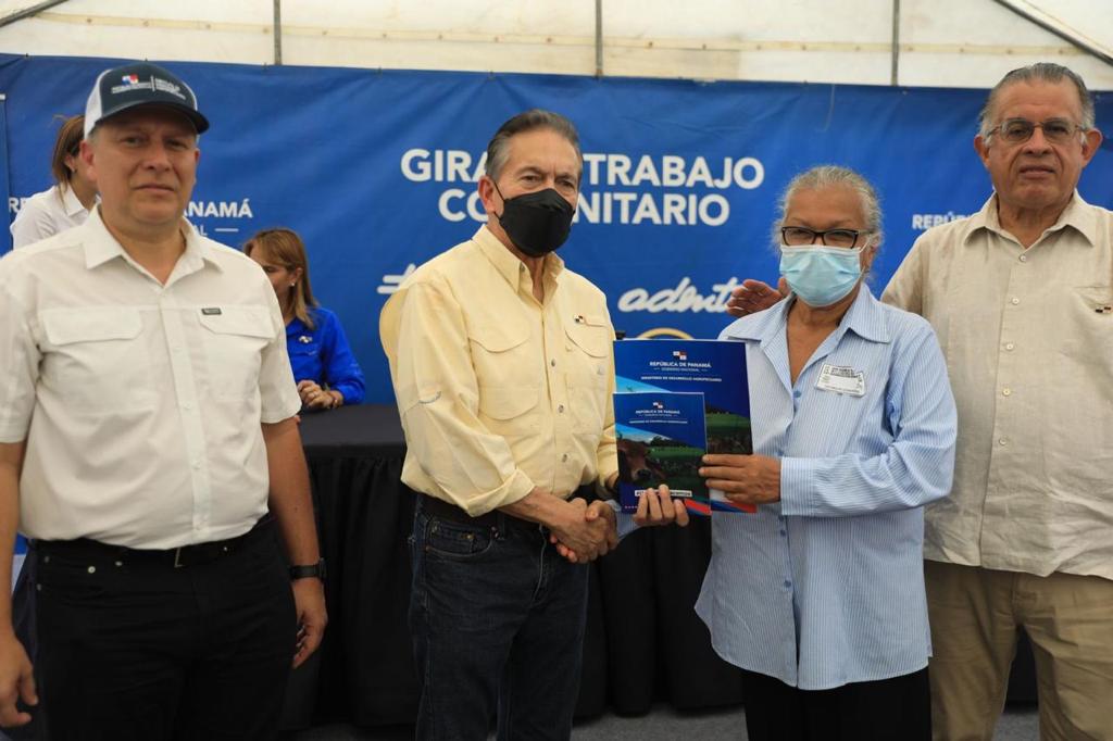 Presidente Cortizo se reune con ganaderos en Boquerón