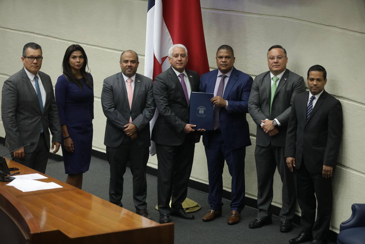 Presentan proyecto Ley General de Marina Mercante