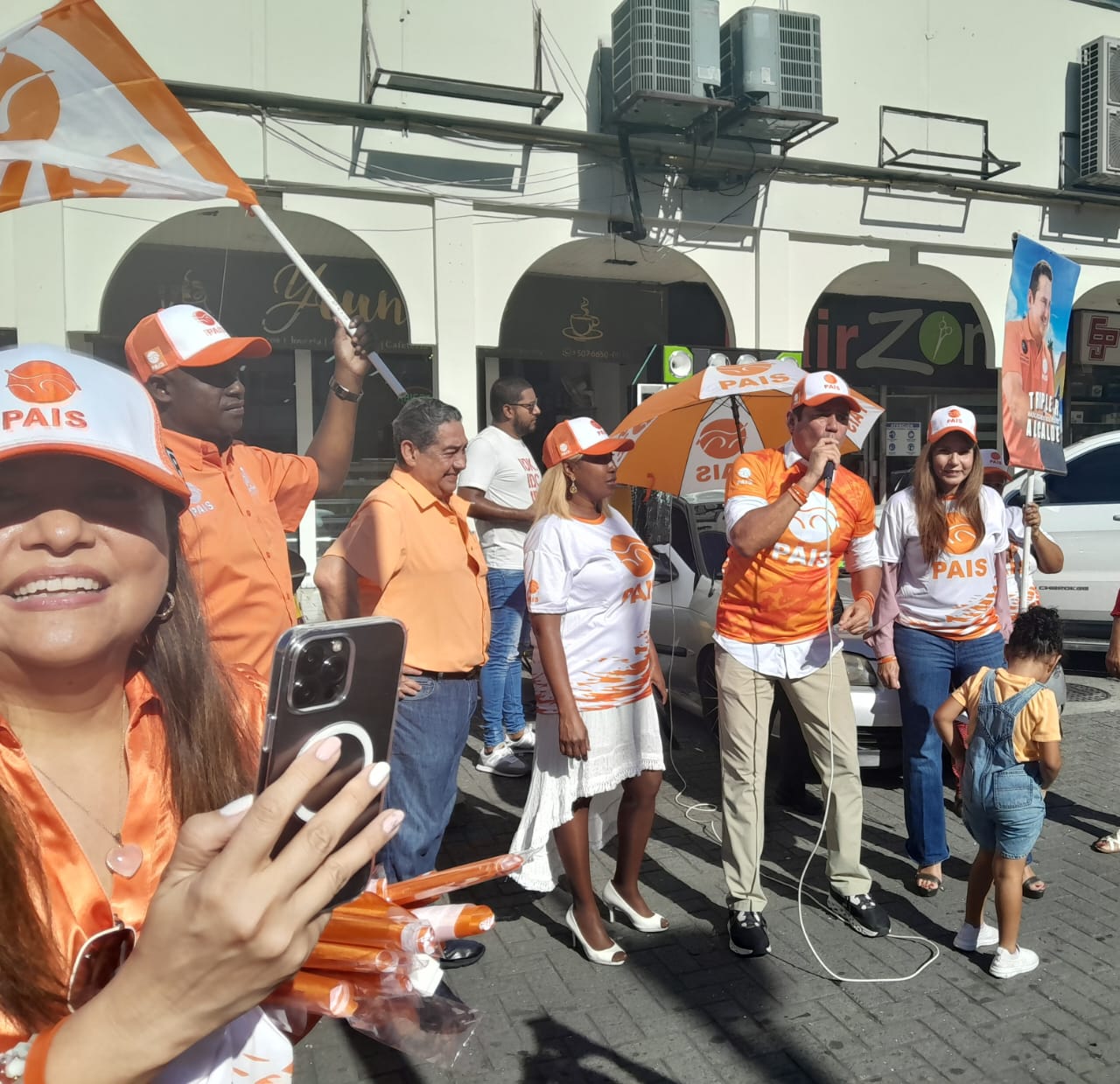 TripleR inicia campaña electoral