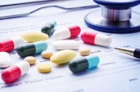 Farmacéuticos presentan propuesta sobre ley de medicamentos