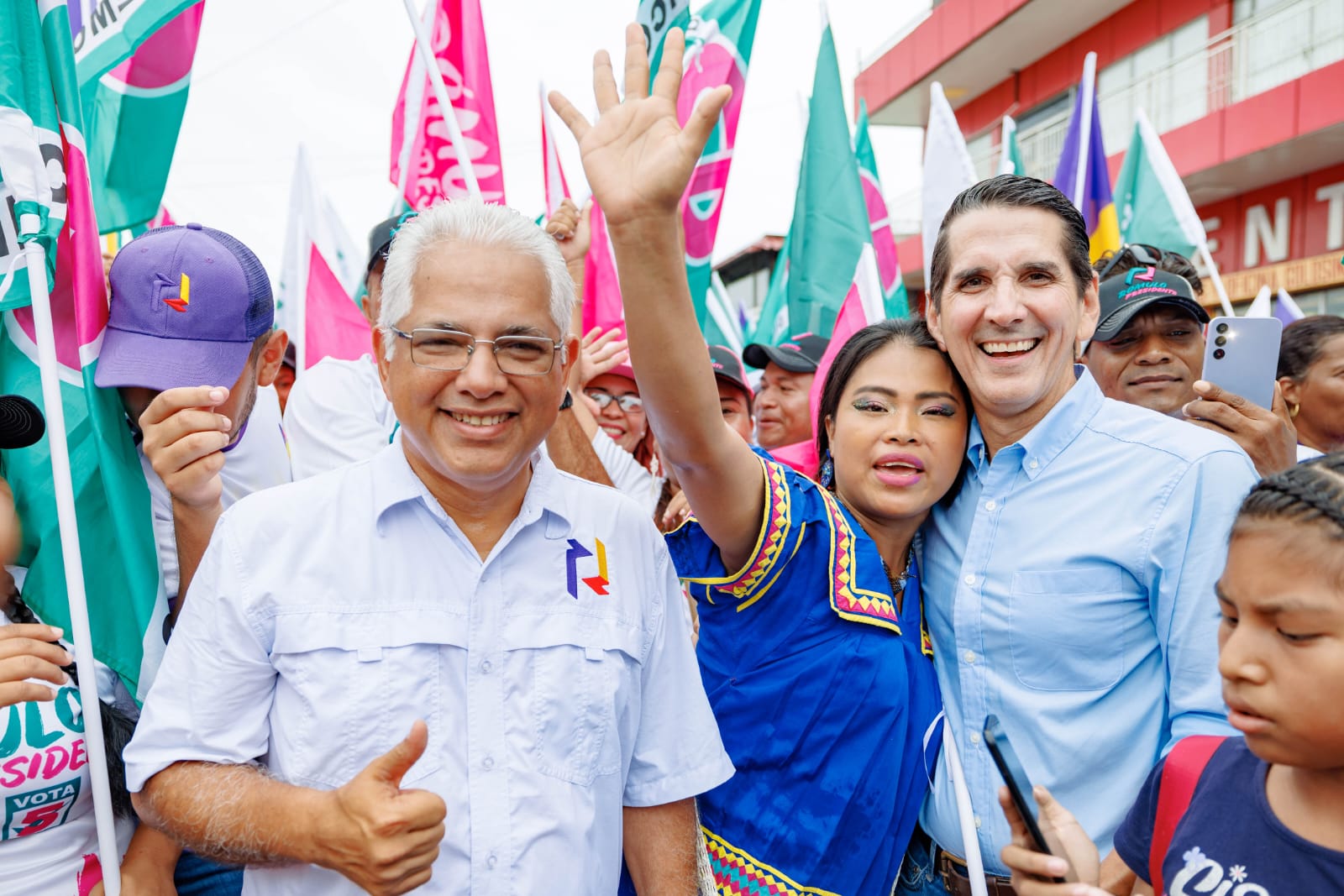 Rómulo Roux afirma trabajará por el grado de inversion