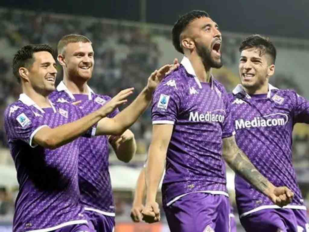 Fiorentina acecha puestos europeos, vapulea a Sassuolo