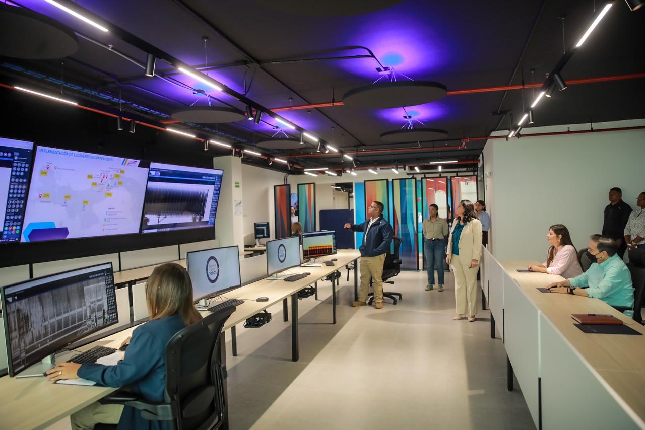 Presidente Cortizo realiza recorrido por Aduanas