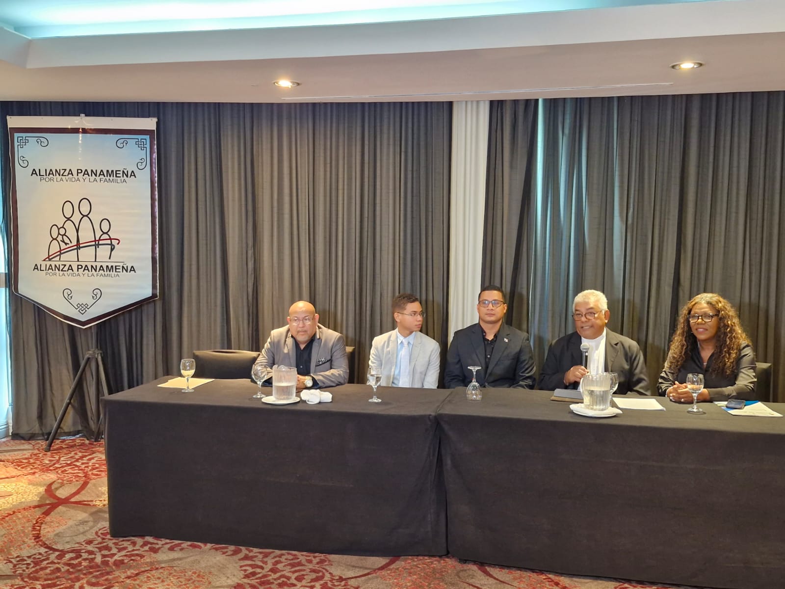 Anuncian la celebración del Mes de la Familia