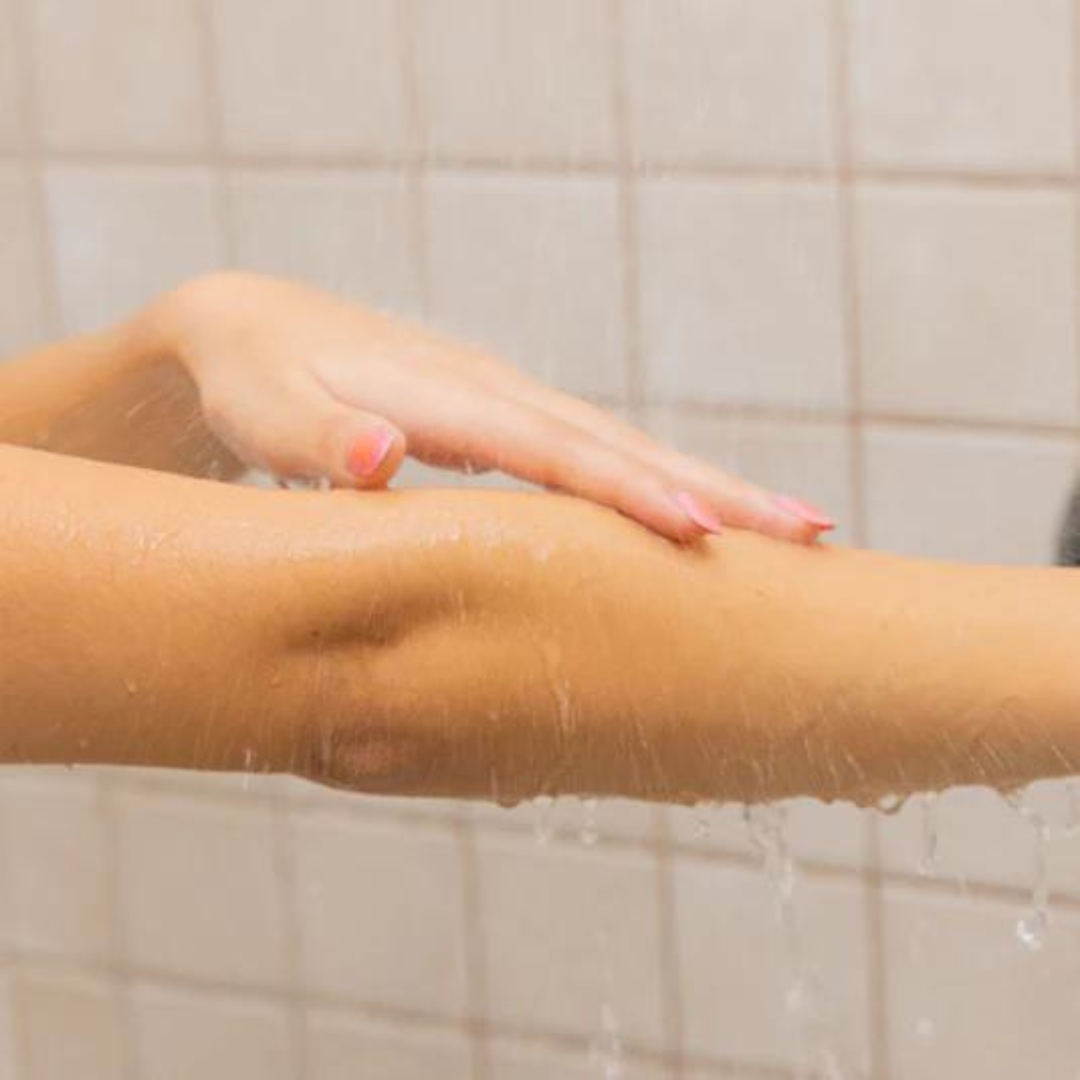 El agua clorada puede afectar la piel 