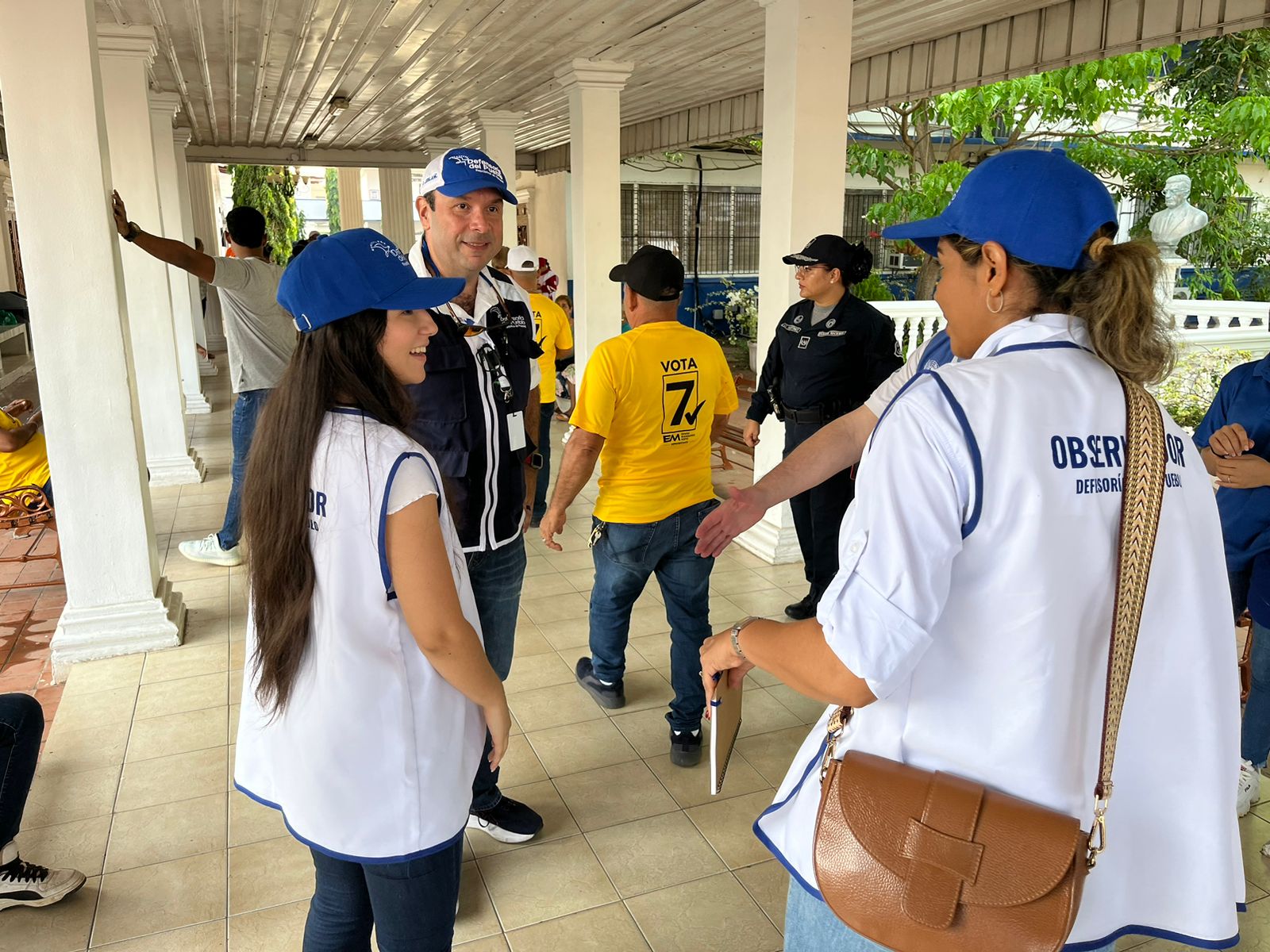 Defensor observa elecciones en colegios de provincias centrales
