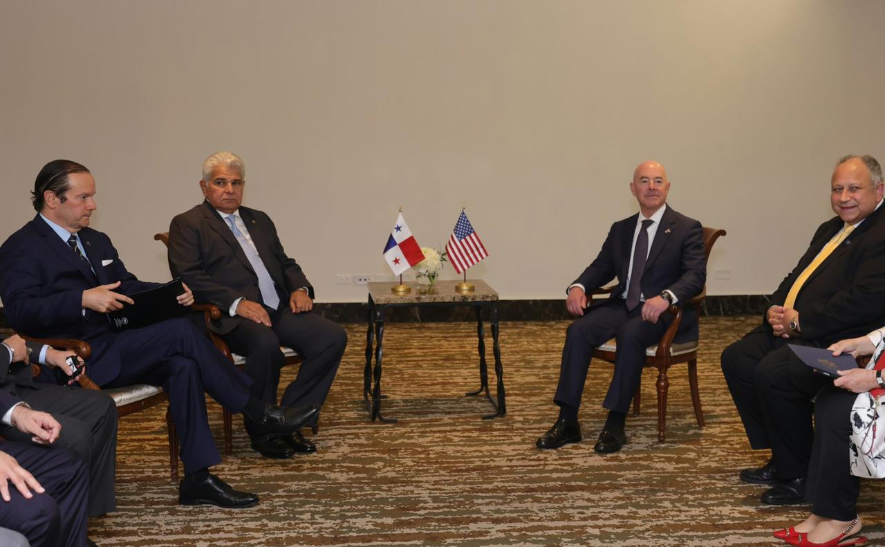 Mulino y Mayorkas coinciden en resolver crisis humanitaria en Darién