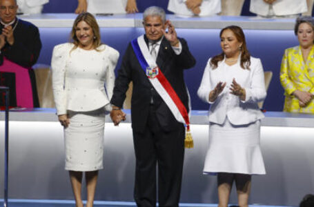 José Raúl Mulino jura como Presidente de Panamá