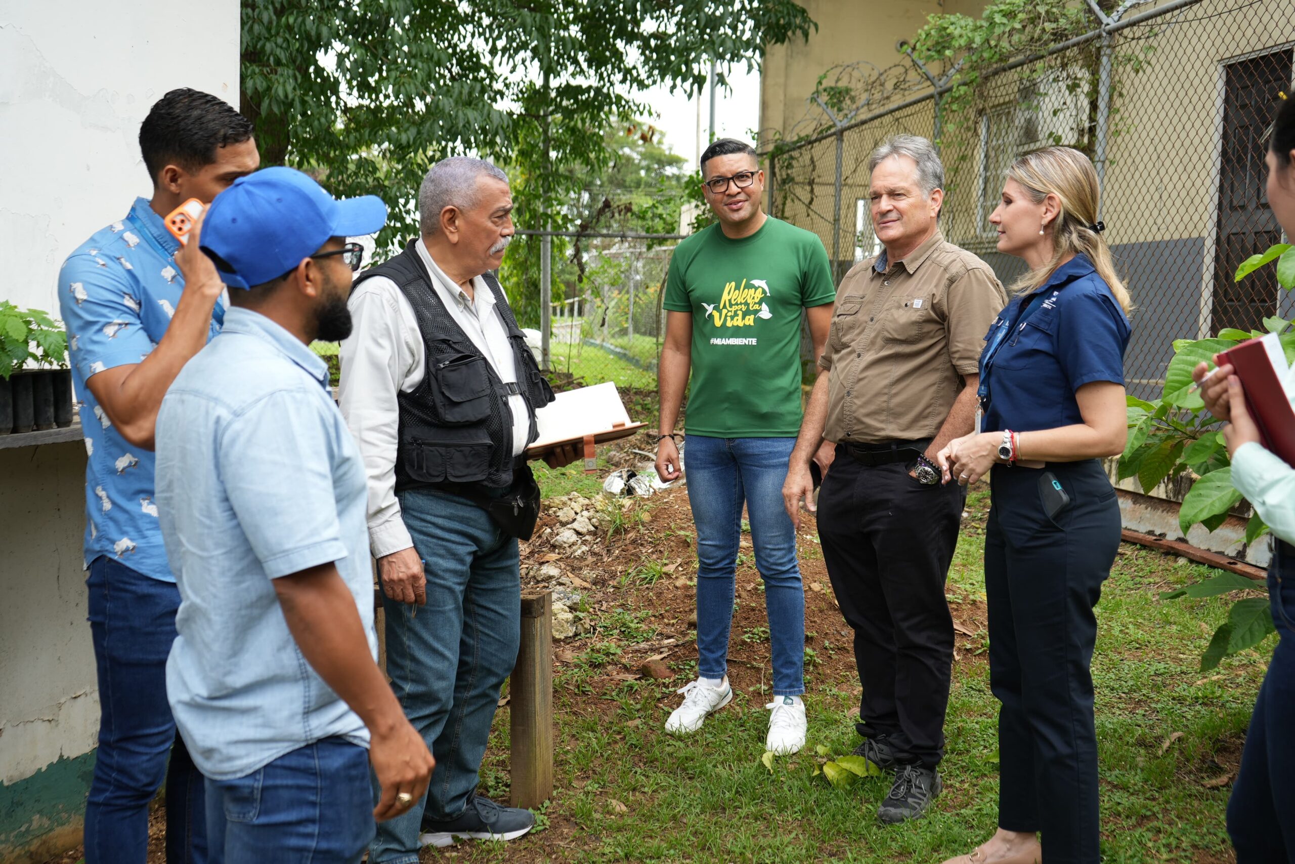 Ministro Navarro asegura mejorará oficinas de MiAmbiente, preocupa burocracia
