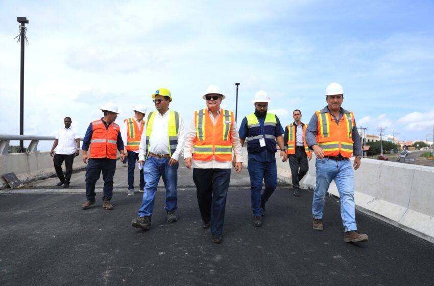  Ministro del MOP  inspecciona la vía Puente de Las Américas-Arraijan