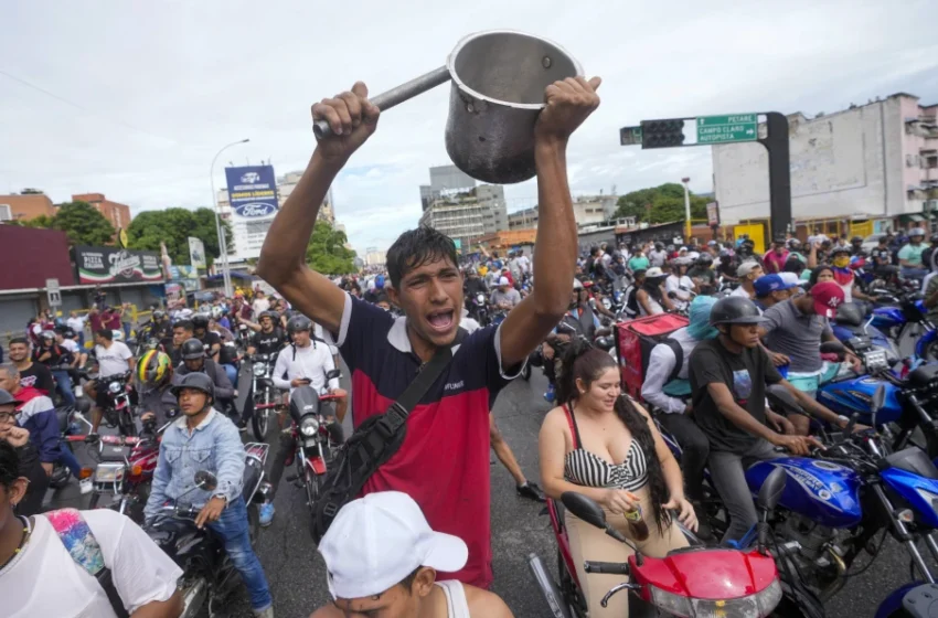  Oposición protesta en Venezuela, asegura tener victoria electoral