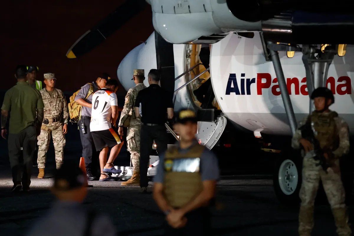 Retornan a migrantes irregulares, de China aún sin fecha