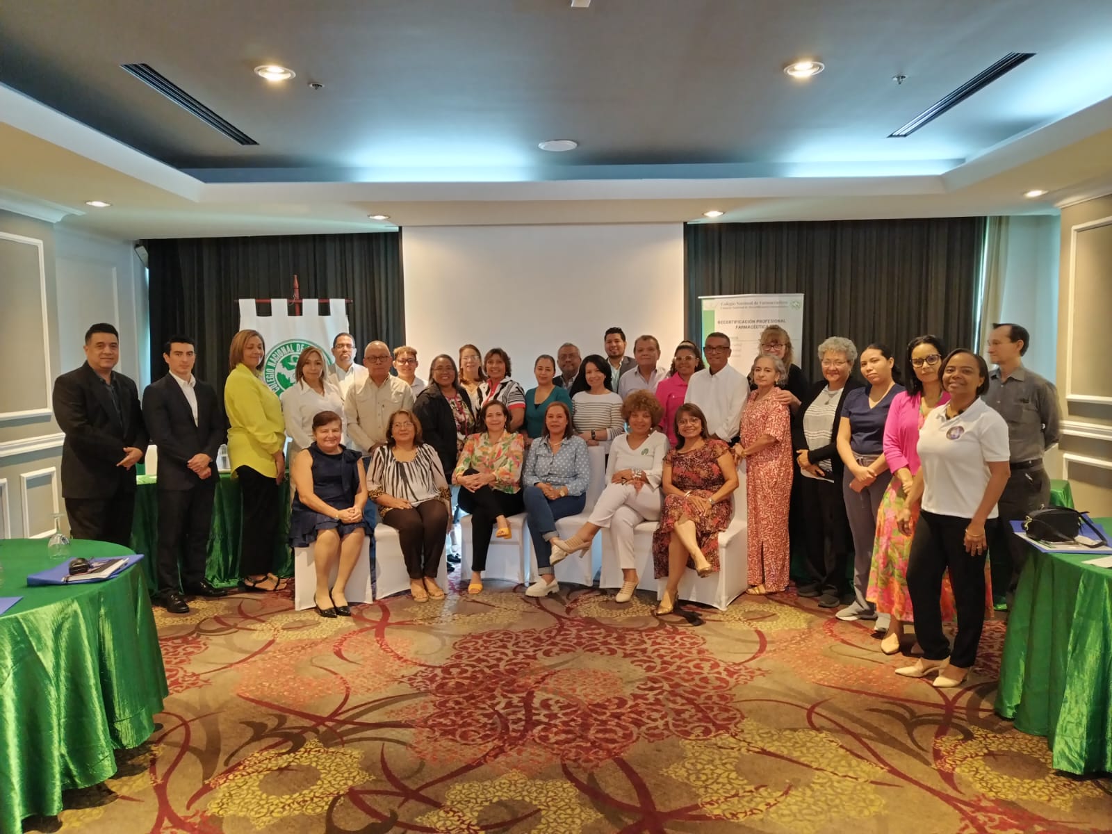 Farmacéuticos se capacitan y aplican estrategias de salud pública