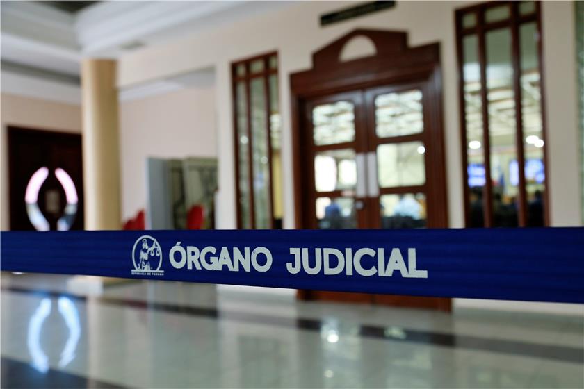  Revocan sentencia de prisión a dos exfuncionarios