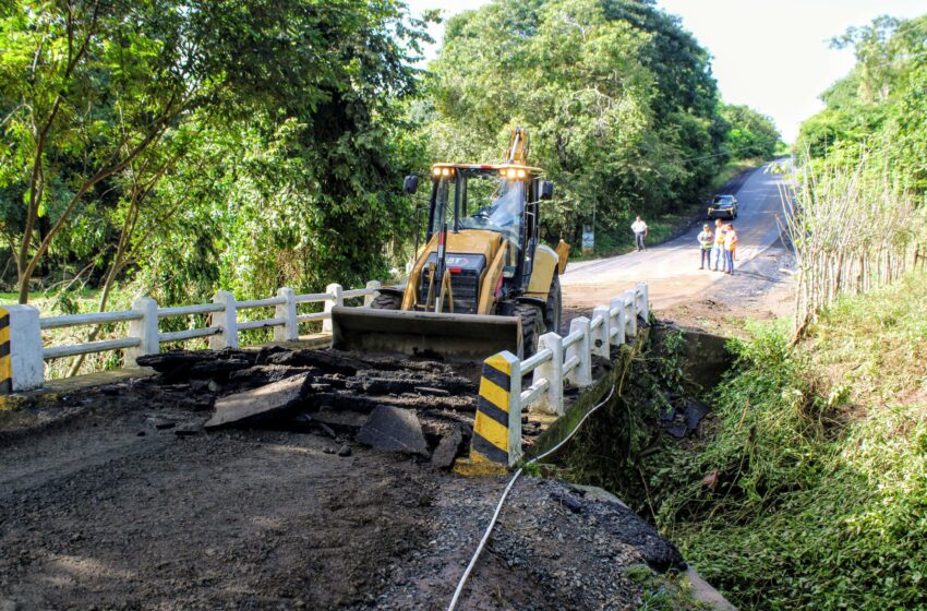  Reparan puente en Guararé de Los Santos