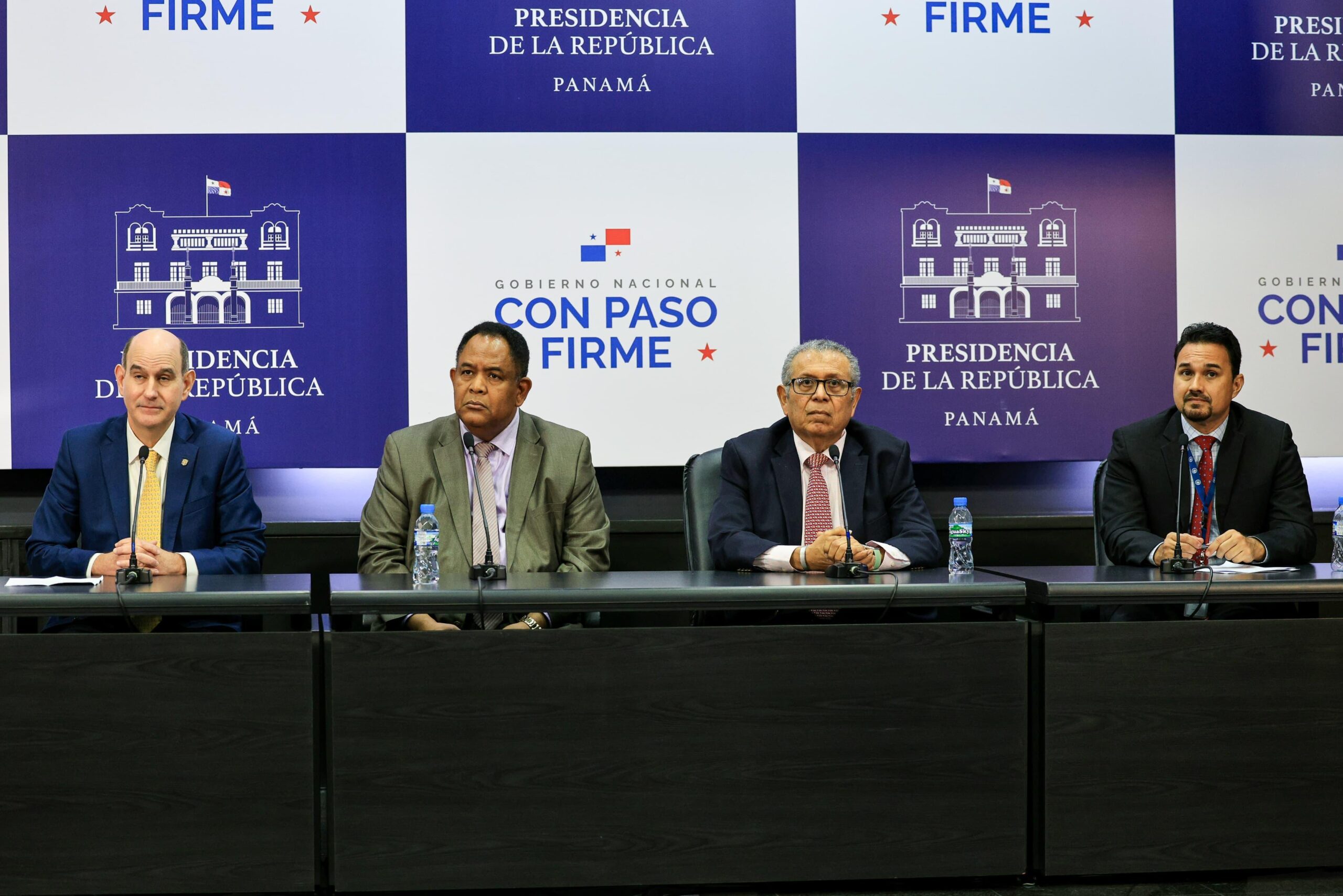 Ministro del MEF pondera reforma al Seguro Socia