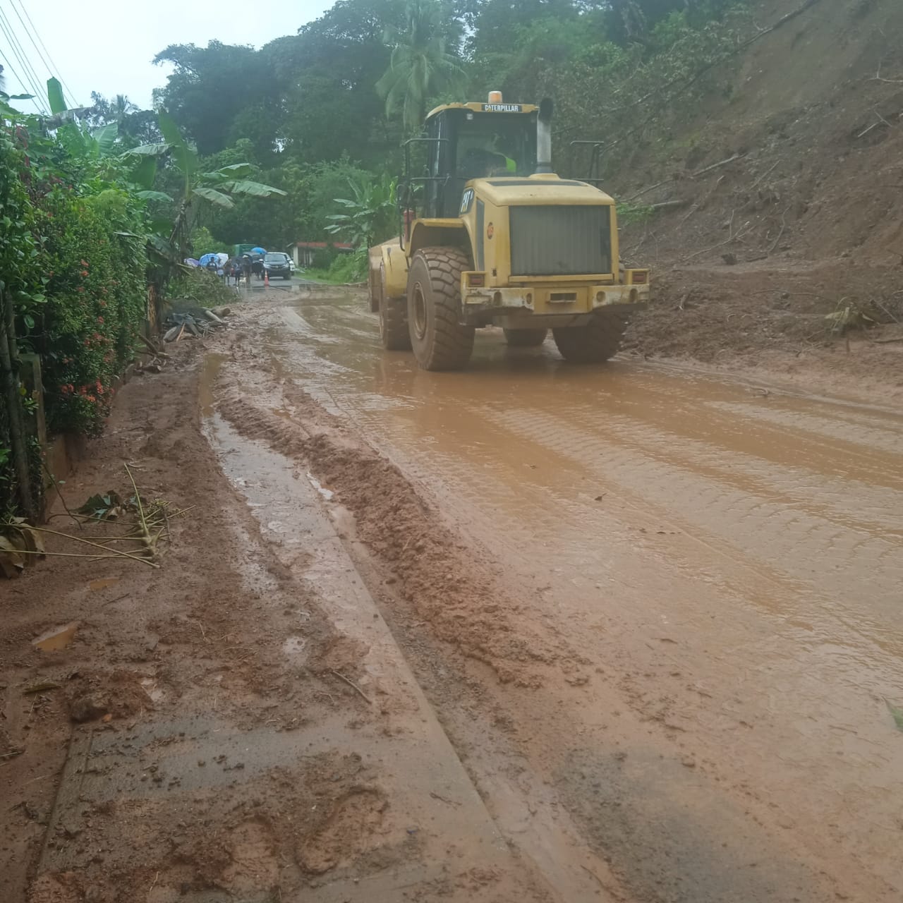 El MOP atiende puntos críticos azotados por las lluvias