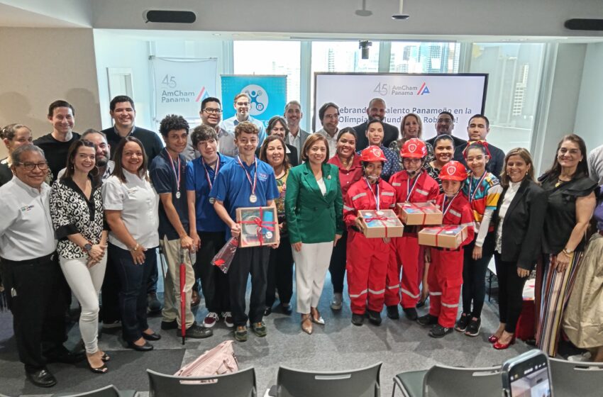  AmCham rinde homenaje a equipos de robóticas