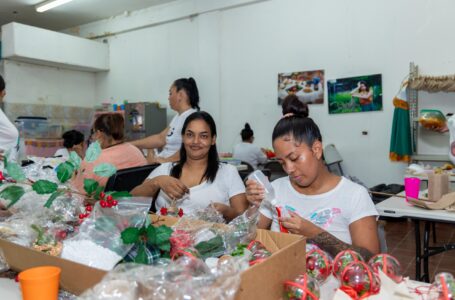 Privados de libertad participan en bazar navideño