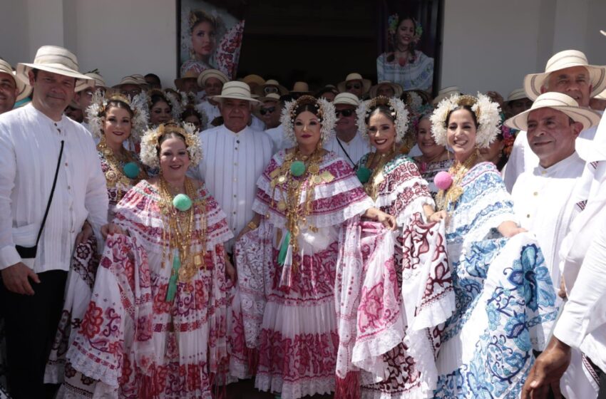  Realizan Desfile de las Mil Polleras en Las Tablas, presidente Mulino participa