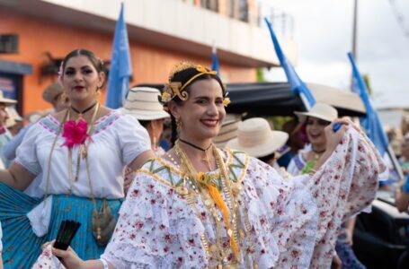 Global Bank presente en desfile de Las Mil Polleras