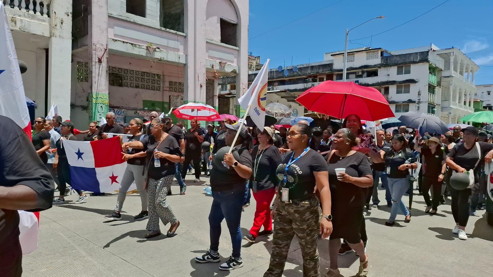 Marcha de Colón apoya la autonomía universitaria