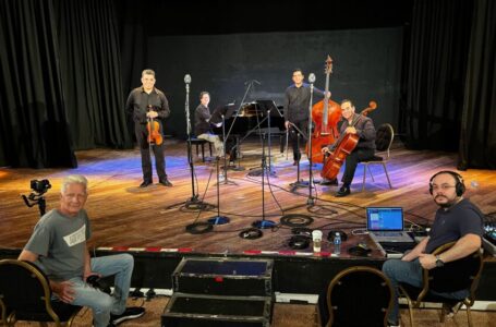 Violonchelista Isaac Casal, lanza álbum el “Templar de los tambores”