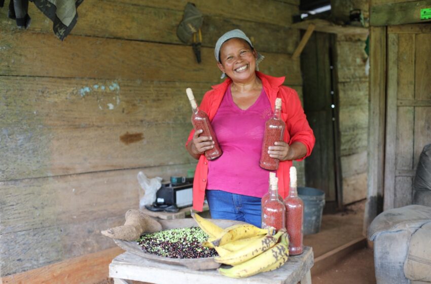 Mujeres rurales tansforman su vida trabajando la tierra