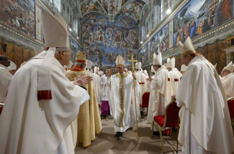 El Papa León XIV celebra su primera misa