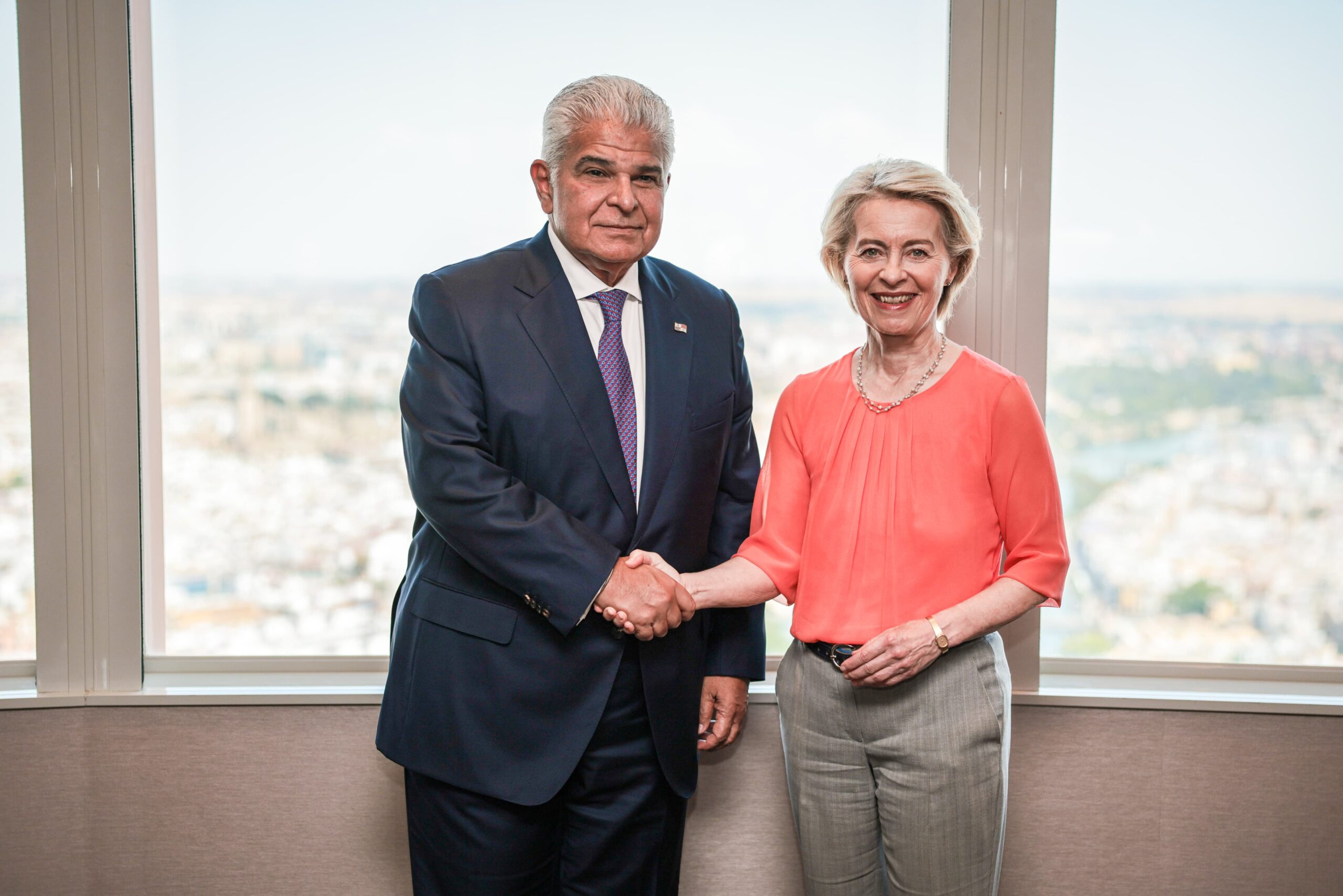 Comisión Europea reconoce la lucha de Panamá contra el blanqueo de capitales