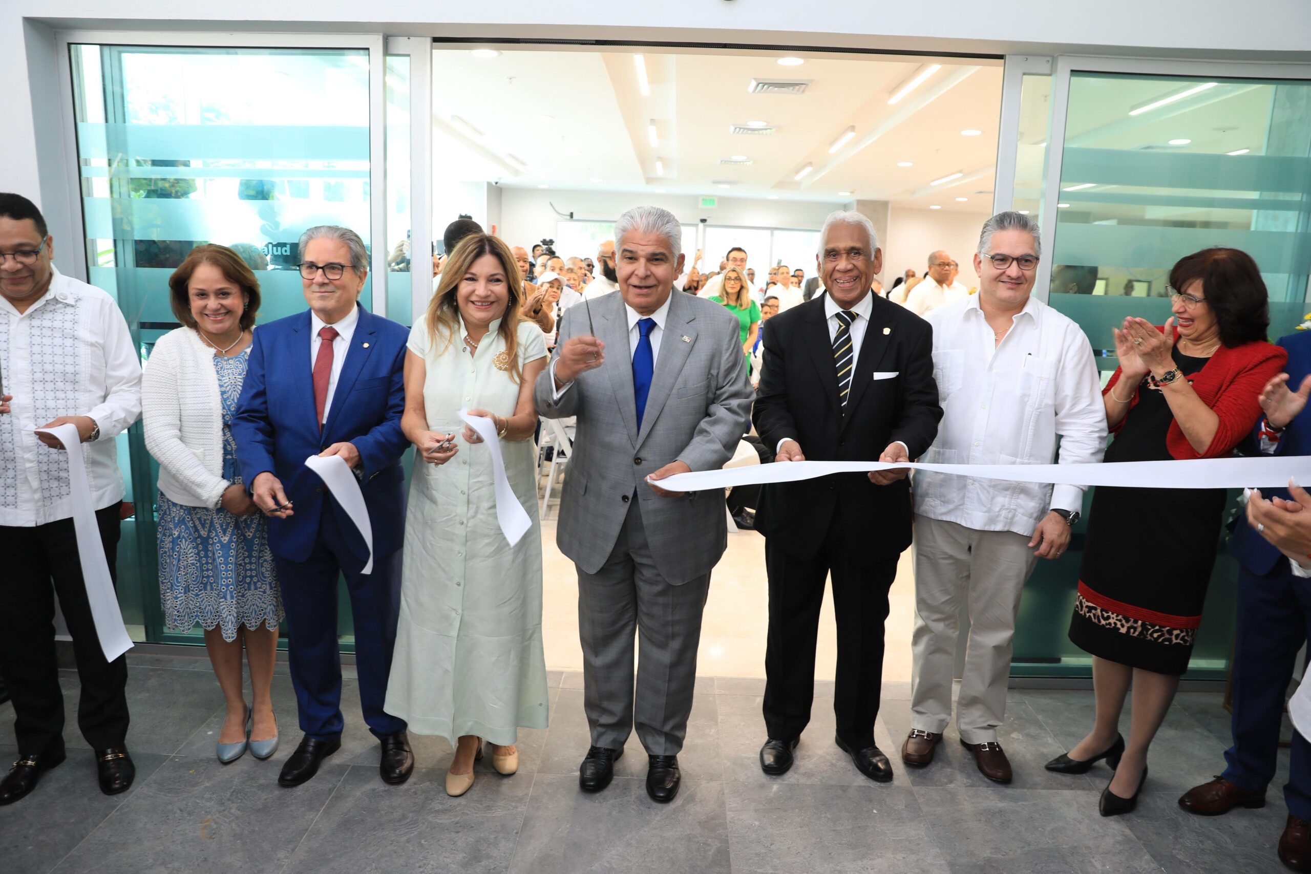 Presidente Mulino inaugura moderno hospital en Colón