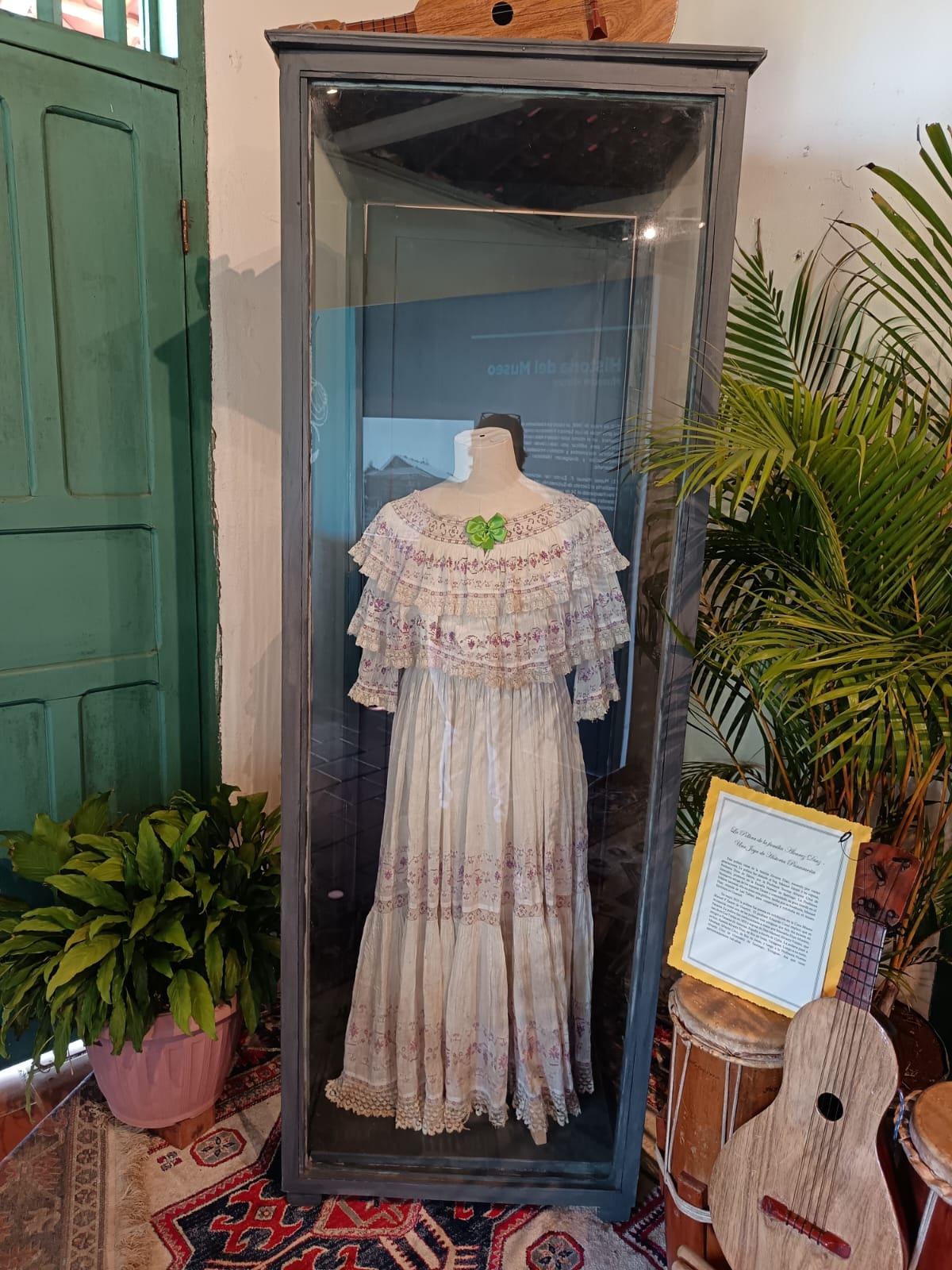 Exhiben pollera antigua en el Museo Manuel F. Zárate