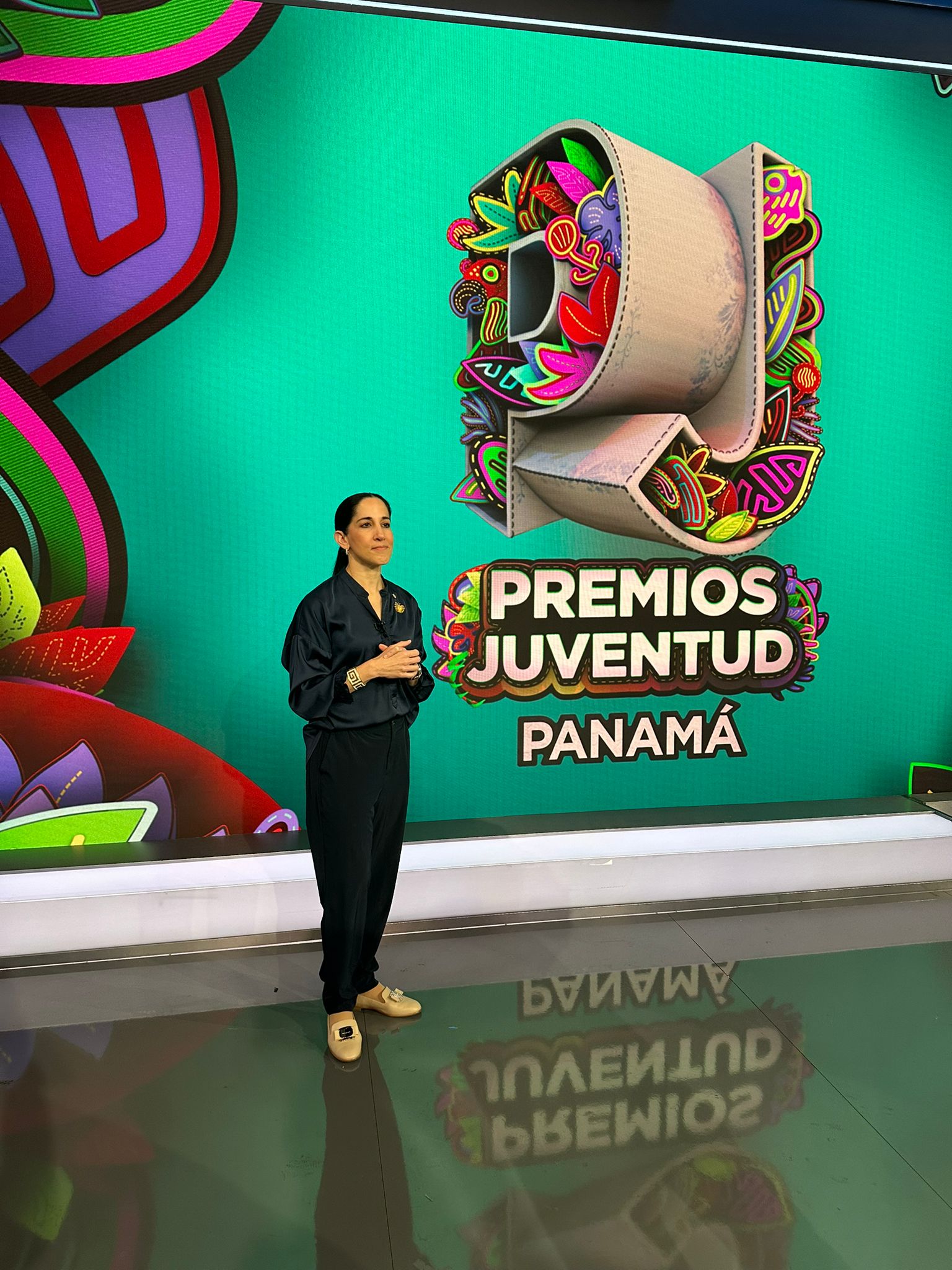 Ministra María Eugenia Herrera recibe el premio “Latina Ejemplar”, celebrarán los Premios Juventud