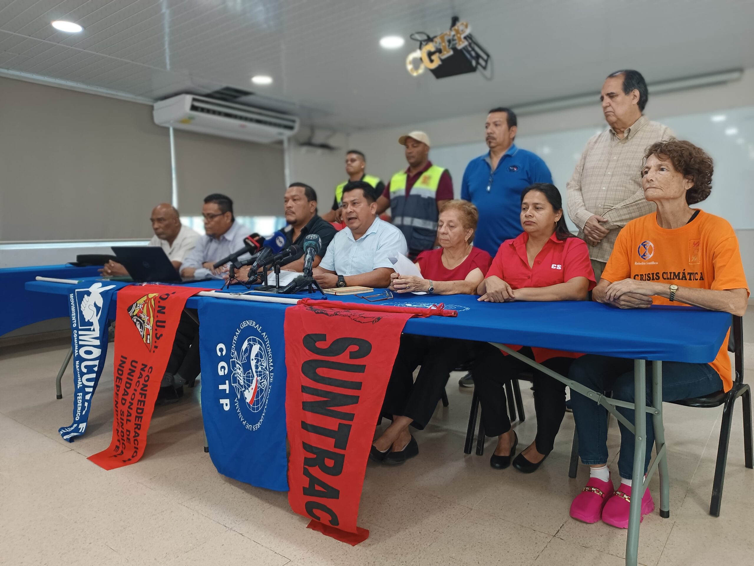 Organizaciones gremiales denuncian represión estatal.