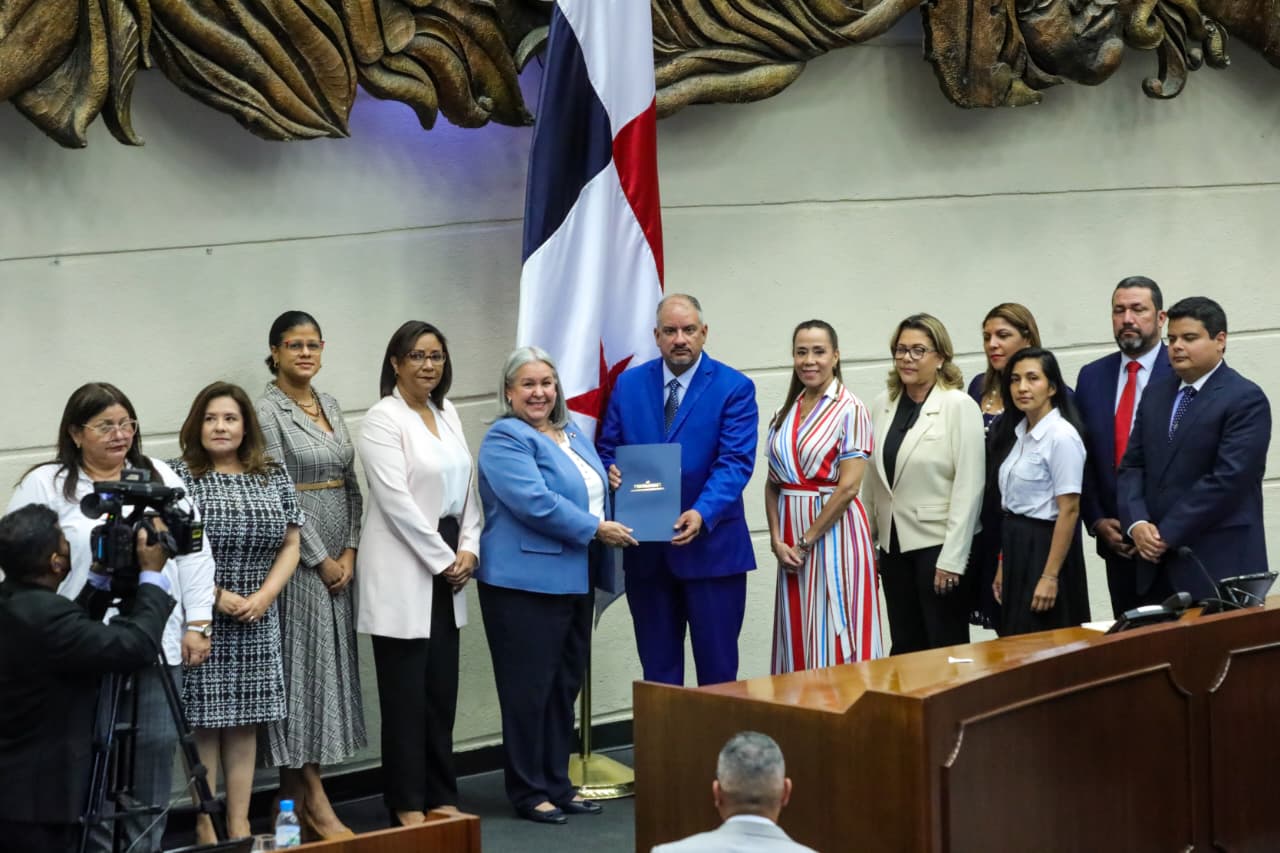 INAMU fortalecerá compromiso con las mujeres